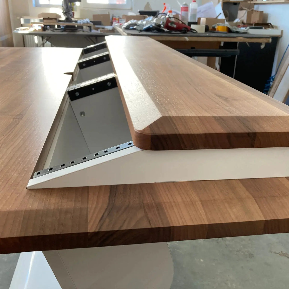 Zaor Vela R - Walnut/White Zaor