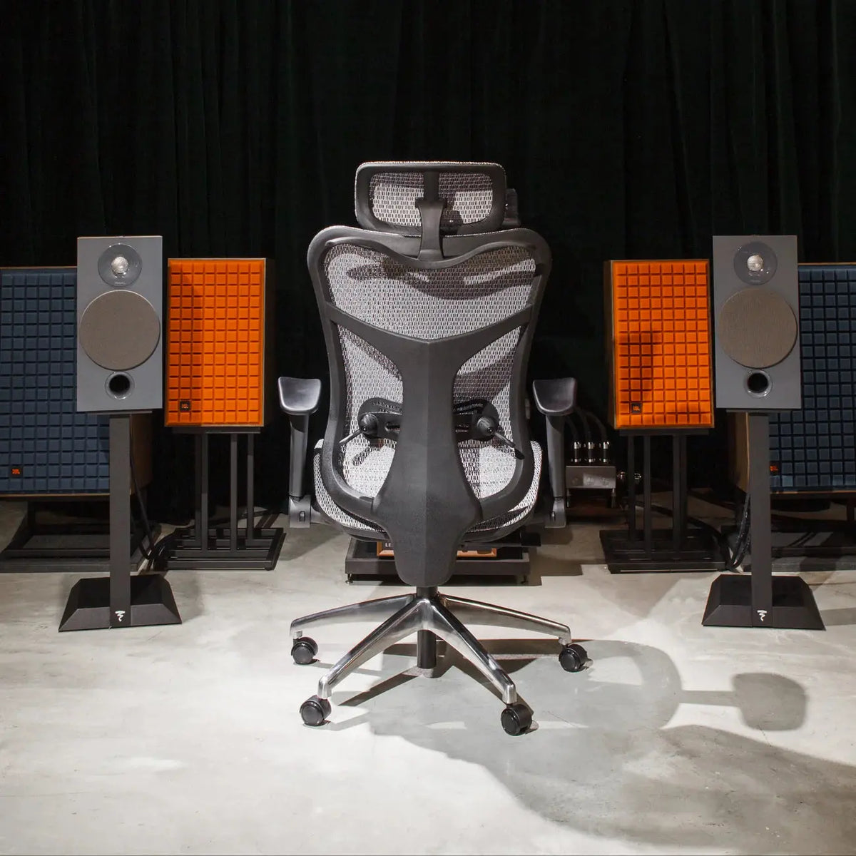 Wavebone Viking Premium Multifunctional Studio Chair Wavebone
