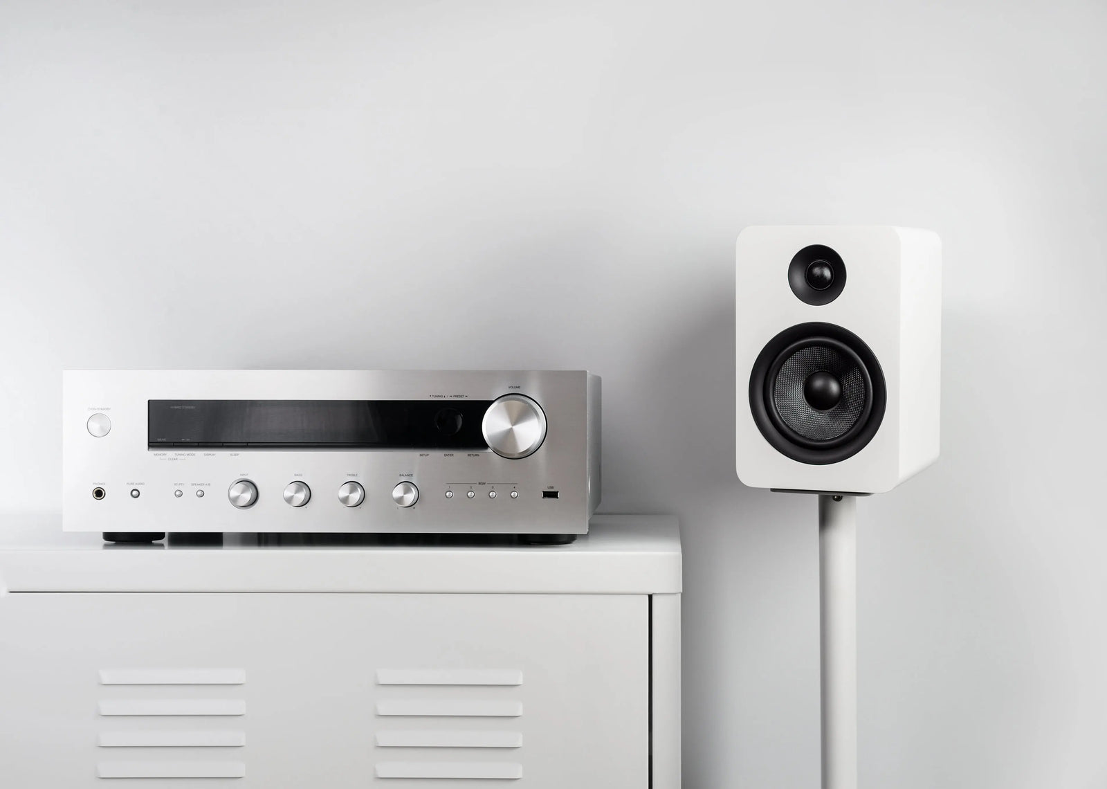 Kanto SP32PLW 32" Tall Bookshelf Speaker Floor Stands - Pair, White Kanto