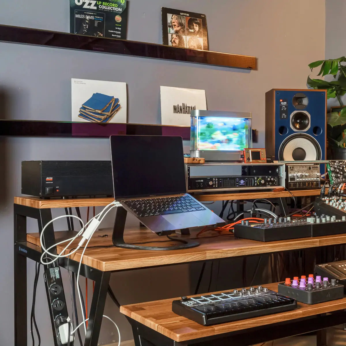 Wavebone HEADQUARTER™ Z Ergonomic Studio Workstation with Height-Adjustable Keyboard Trolley - Koala Audio