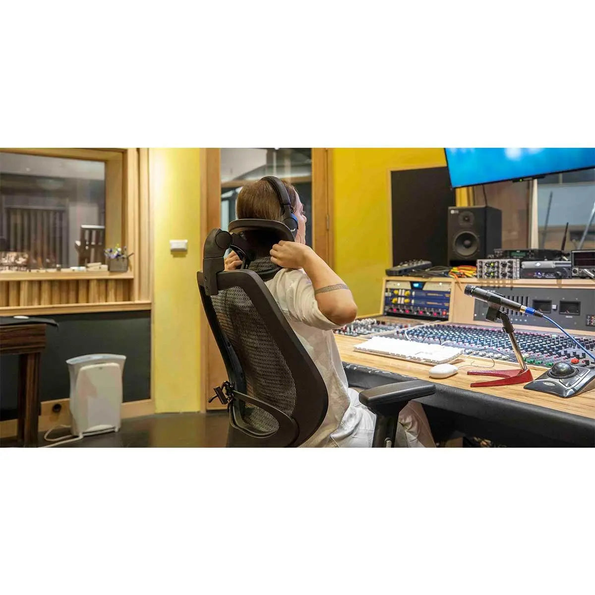 Wavebone Voyager II™ Ergonomic Studio Chair Mesh Seat & Back