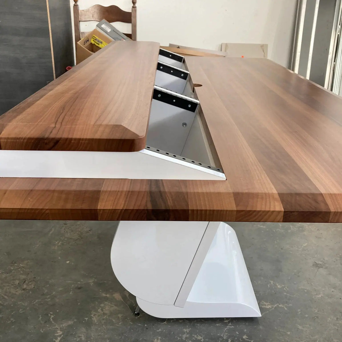 Zaor Vela R - Walnut/White Zaor