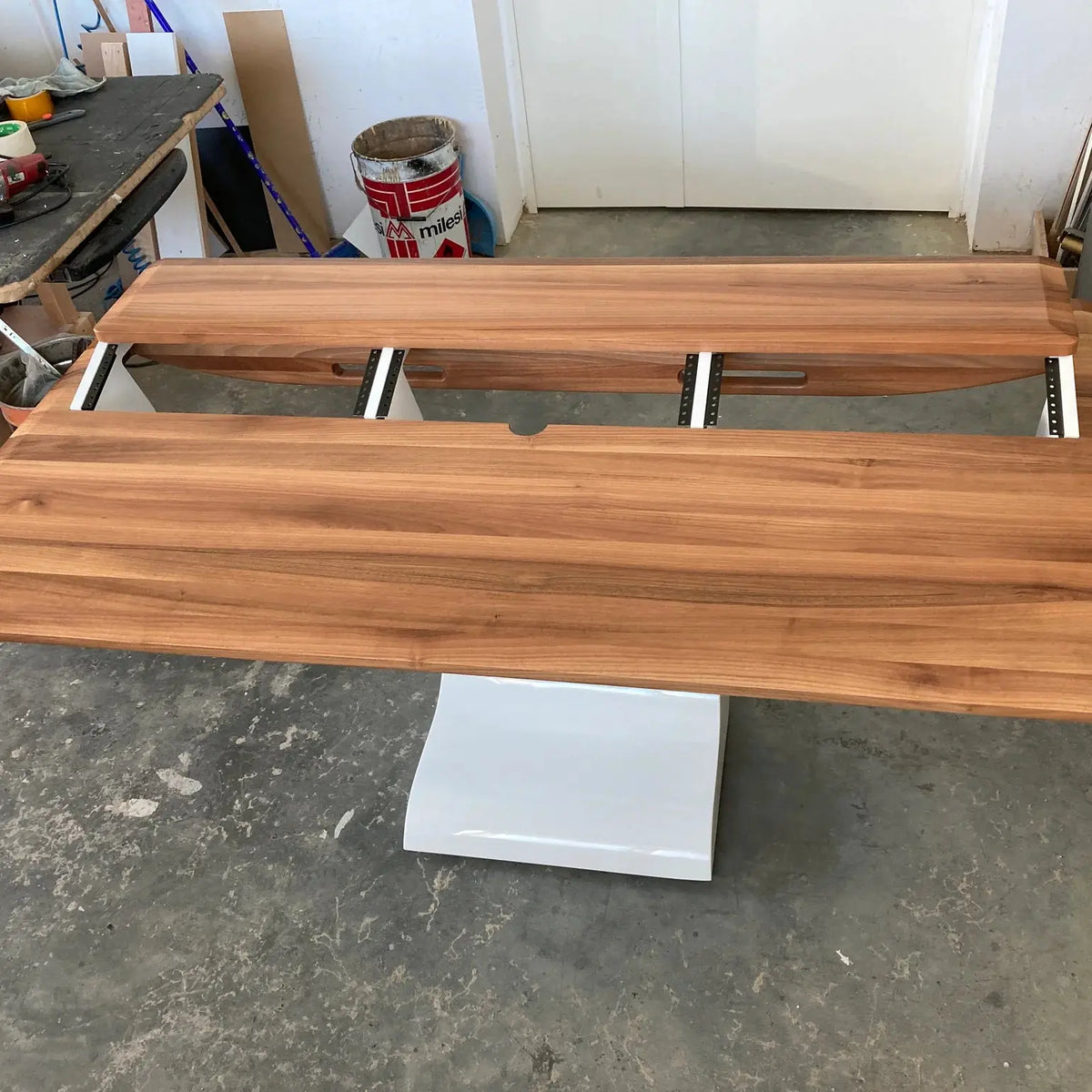 Zaor Vela R - Walnut/White Zaor