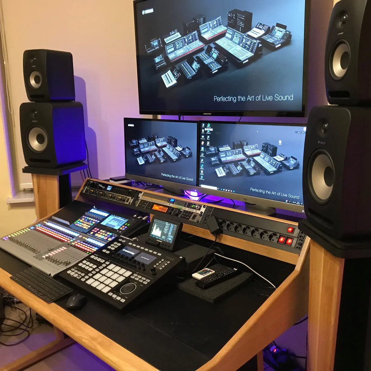 Zaor Marea O Studio Desk