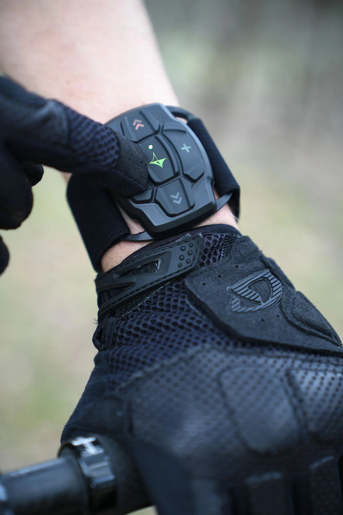 Airturn MAV Wearable, Waterproof & Ultra-Durable Bluetooth Media Controller