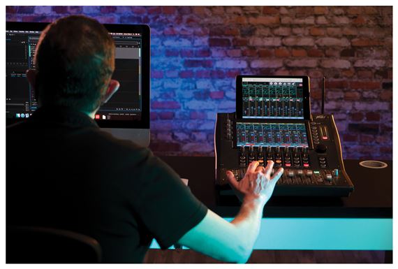 Peavey Aureus™ 28 Digital Mixer